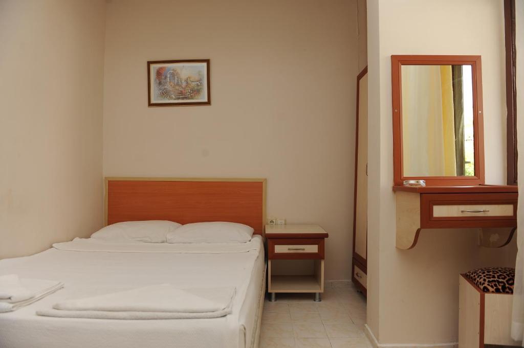 Holiday World Hotel Аланя Стая снимка